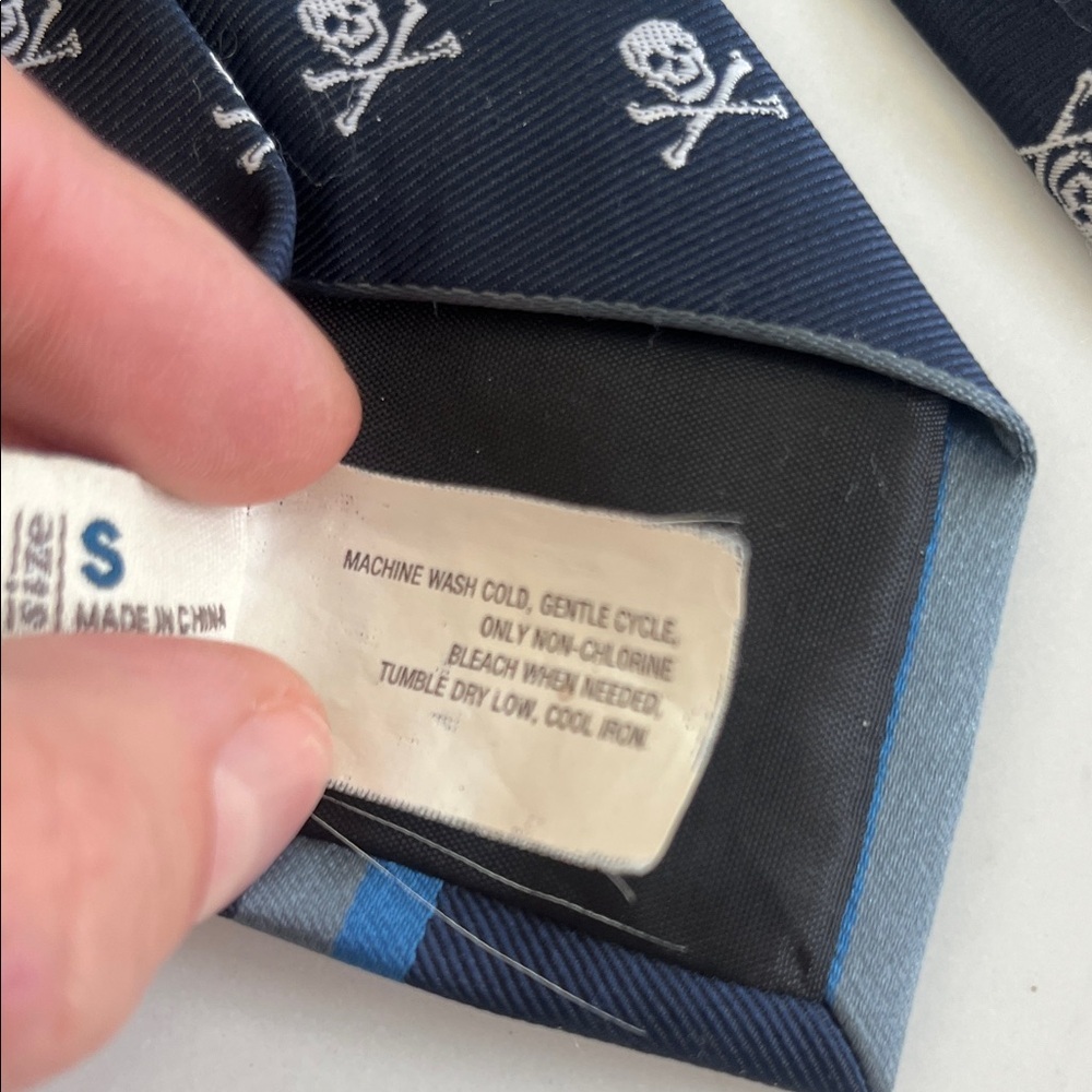Old Navy Navy Blue and Gray Skull Stripe Youth Tie - Picture 4 of 7